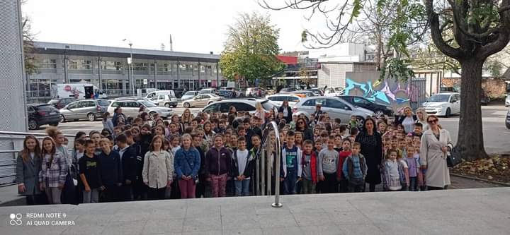 Posjeta učenika razredne nastave Dječijem pozorištu Republike Srpske